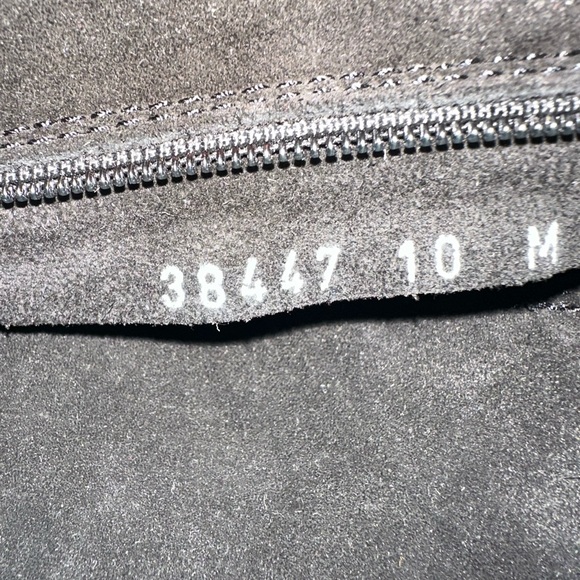 La Canadienne Amy Women's waterproof
Shearling -Lined Suede Booties - Picture 12 of 13